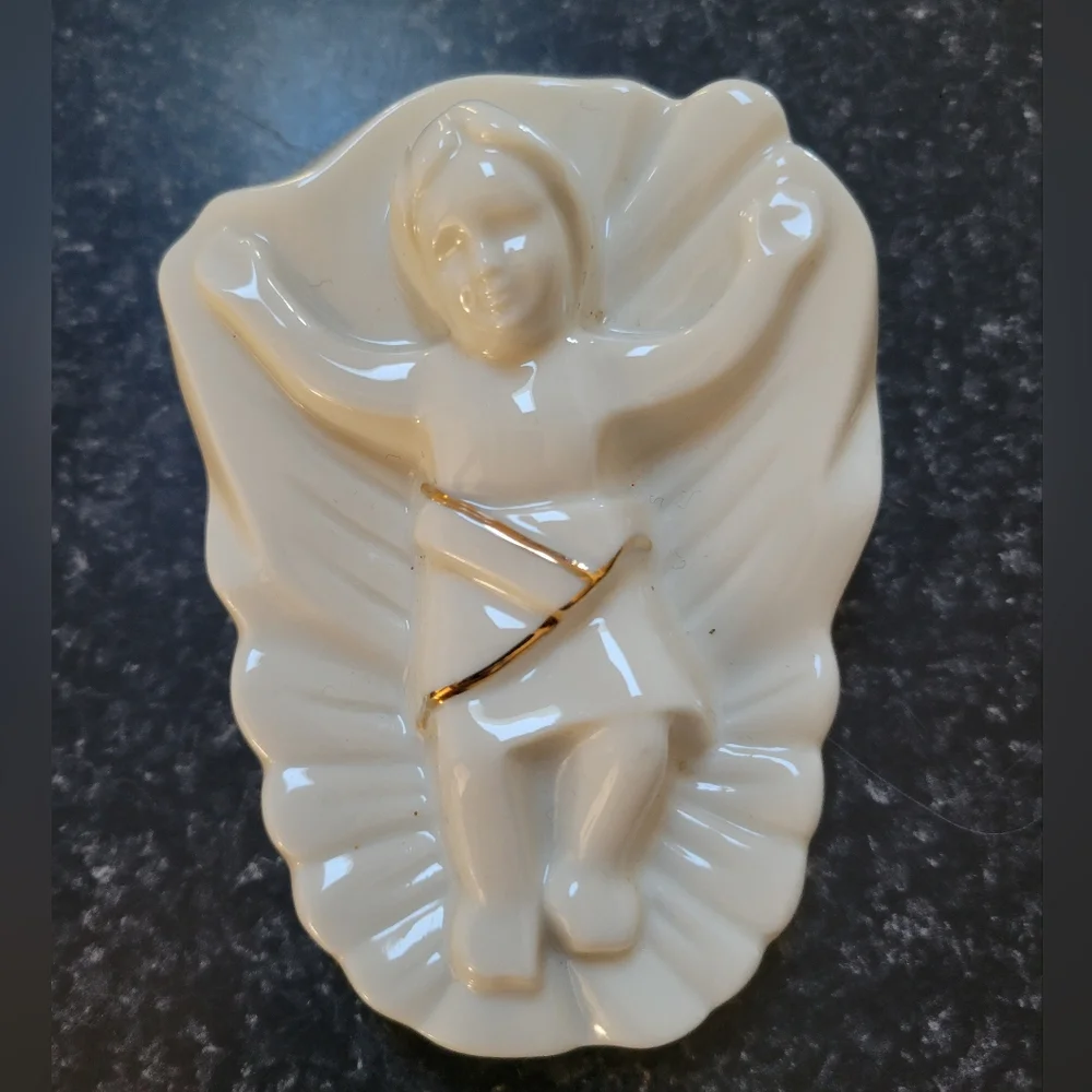 Mikasa Christmas Nativity Scene Holy Night Porcelain Ornaments Set 2 Figurines